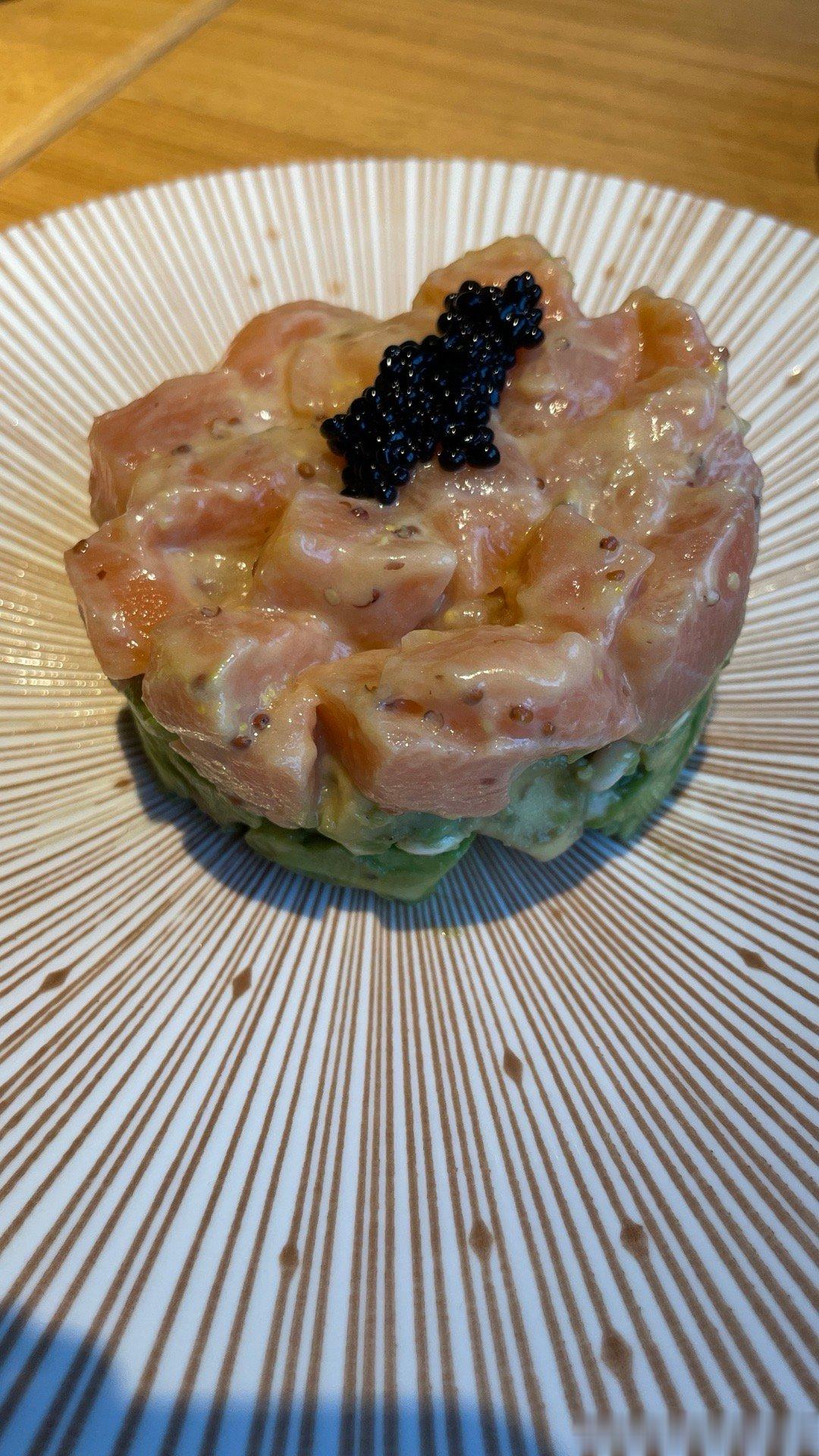 #嘴和胃对了一晚上的帐# 夏天吃生冷食品真的要注意了‼️ 前天吃了三文鱼沙拉，闹