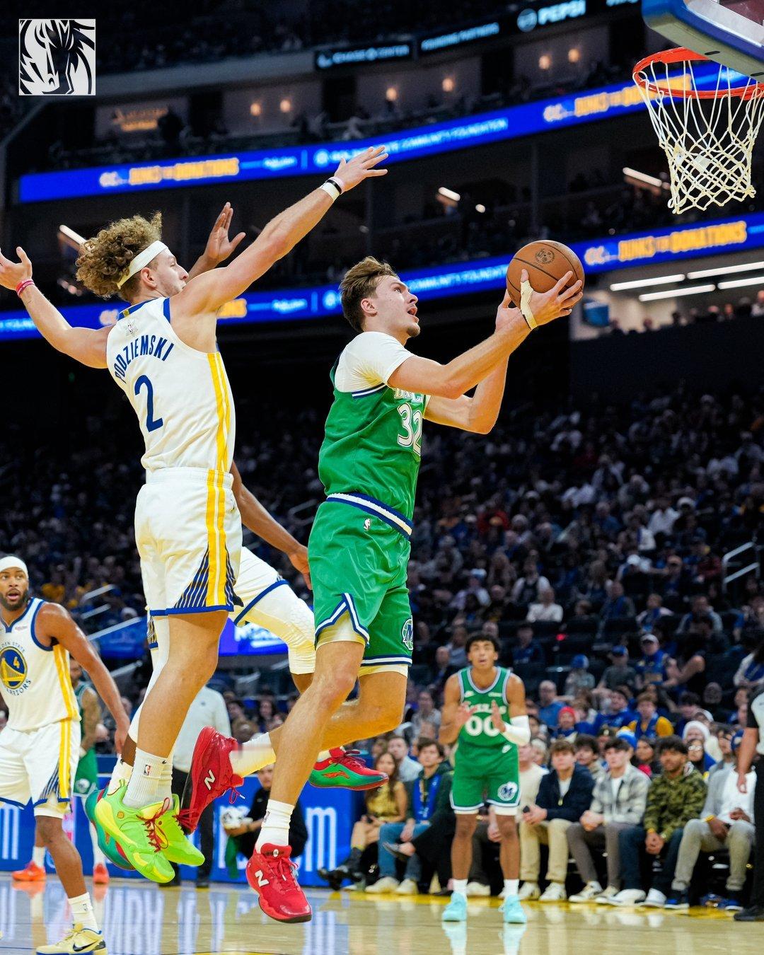 今天比赛结束后，小旗场均得分来到 19.4 分，追平好兄弟克努佩尔，排名本届新秀