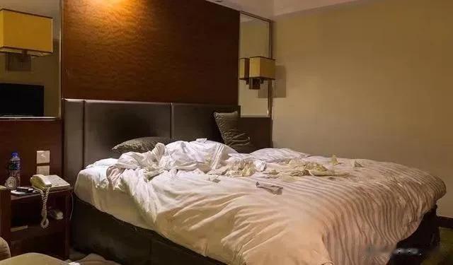 陕西西安，男子诉称，以7400元的价格联系了一名女子担任商业活动主持，支付尾款时
