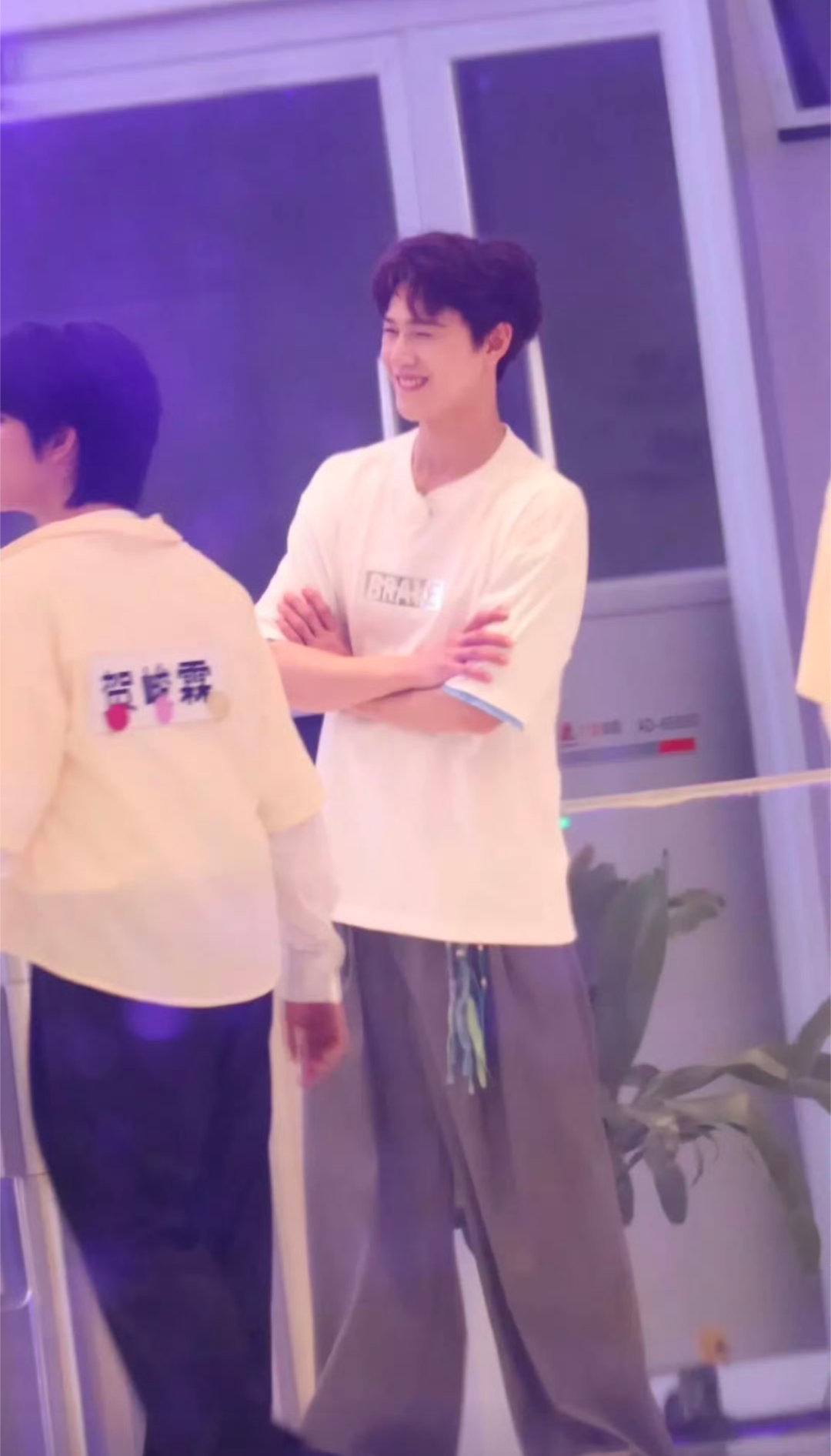 李昀锐衣服被撕烂了就不能多撕点吗我想看👀 （bushi） 