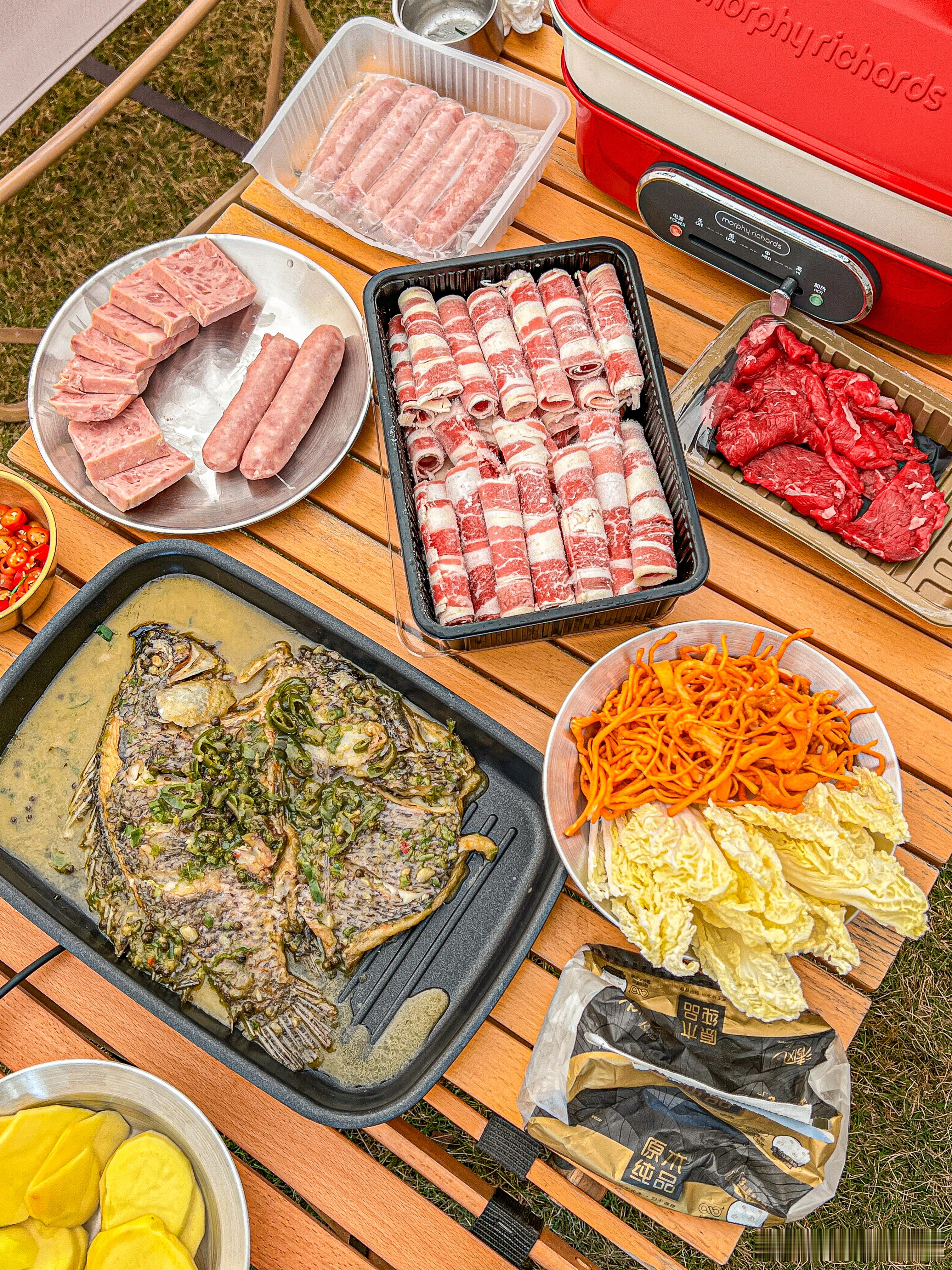 冬天火锅怎么吃蕞带感？[酷]当然是…朋友一聚👭帐篷一搭⛺️火锅开涮[送花花]还