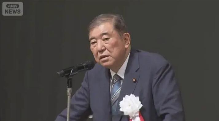 【日本前首相批高市早苗不负责任】据日本朝日电视台8月1日报道，日本前首相石破茂在