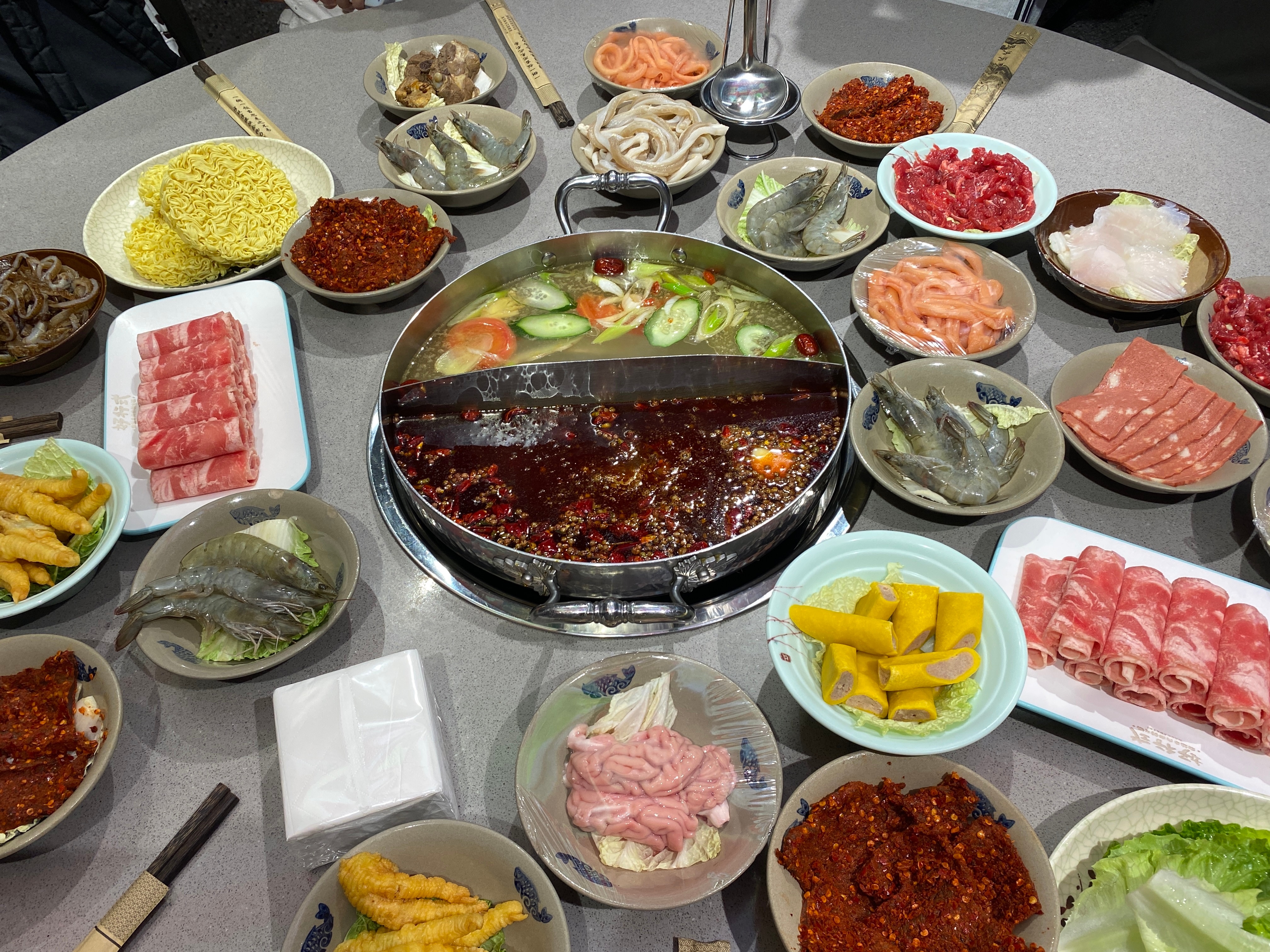迪丽热巴谁能拒绝美味的火锅呢～没有人！！嘿嘿嘿好恰好恰迪丽热巴  dlrb迪丽热
