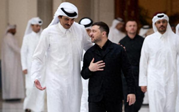 赌上全部！泽连斯基突袭海湾狂签10年长约，攥着战场血泪磨出的反无人机绝技，硬换数