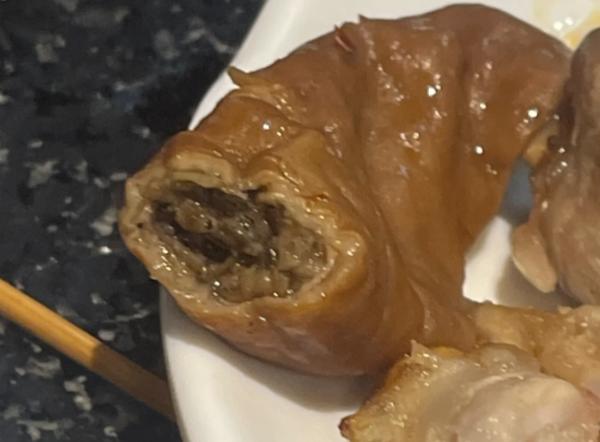大肠（肥肠）是许多人爱吃的食材之一，做法不论卤、炸还是麻辣、酸等都十分美味，然而