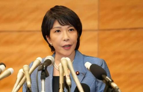 就在刚刚，

日本首相高市早苗发表声明，

8月6日，高市在广岛出席原子弹爆炸纪