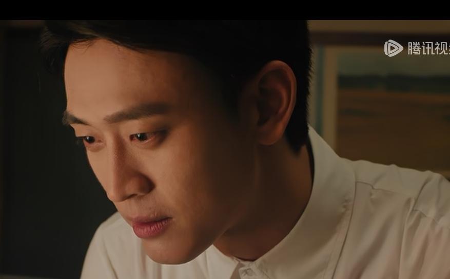 袁老师把方穆扬的画扔进垃圾桶时，他以为自己的艺术梦彻底碎了。
费霓一个字没说。