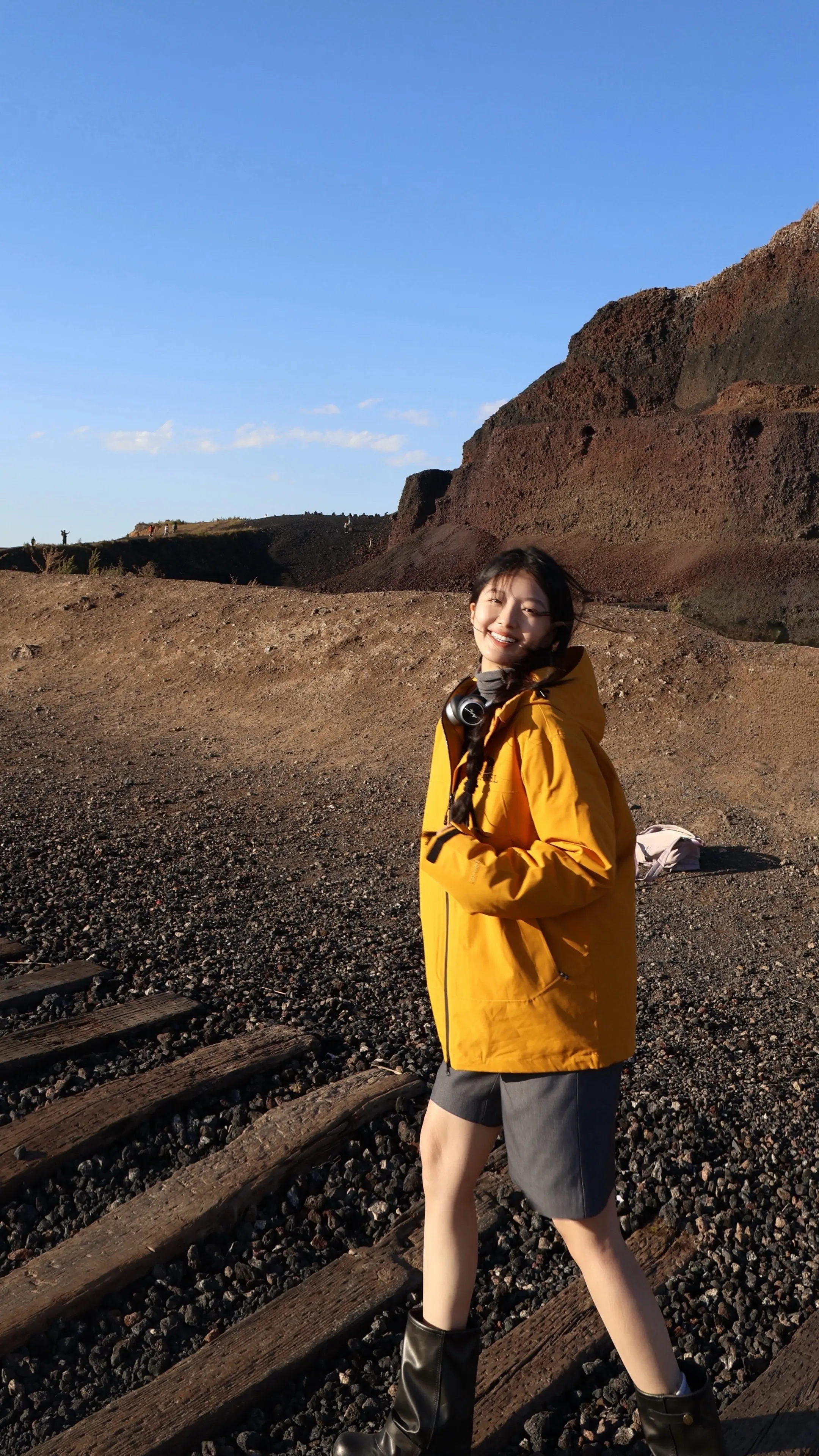 我们都要有勇气和过去告别 然后一直往前走