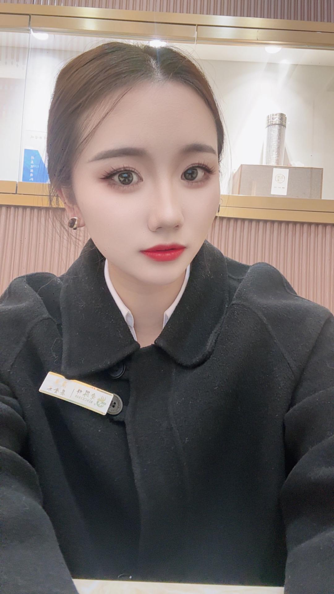 ＂我懂分寸和体面，生气发火解决事，沉默不语解决人。＂