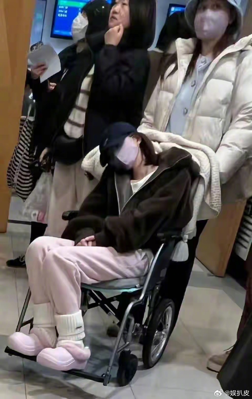 赵露思工作室回应 据了解，赵露思目前正和彭冠英拍摄电视剧，每日的工作忙得不可开交