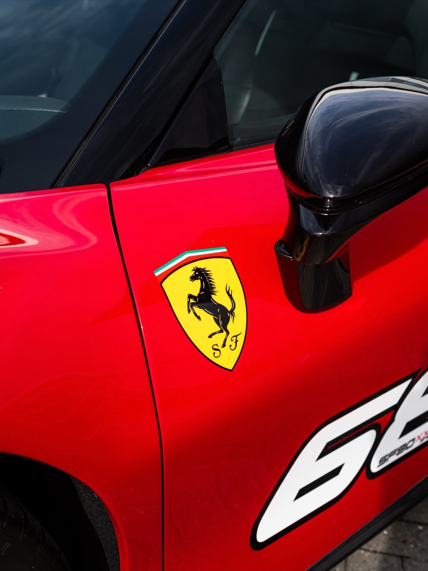 Tailor Made Ferrari SF90 XX Spider油漆：Ros