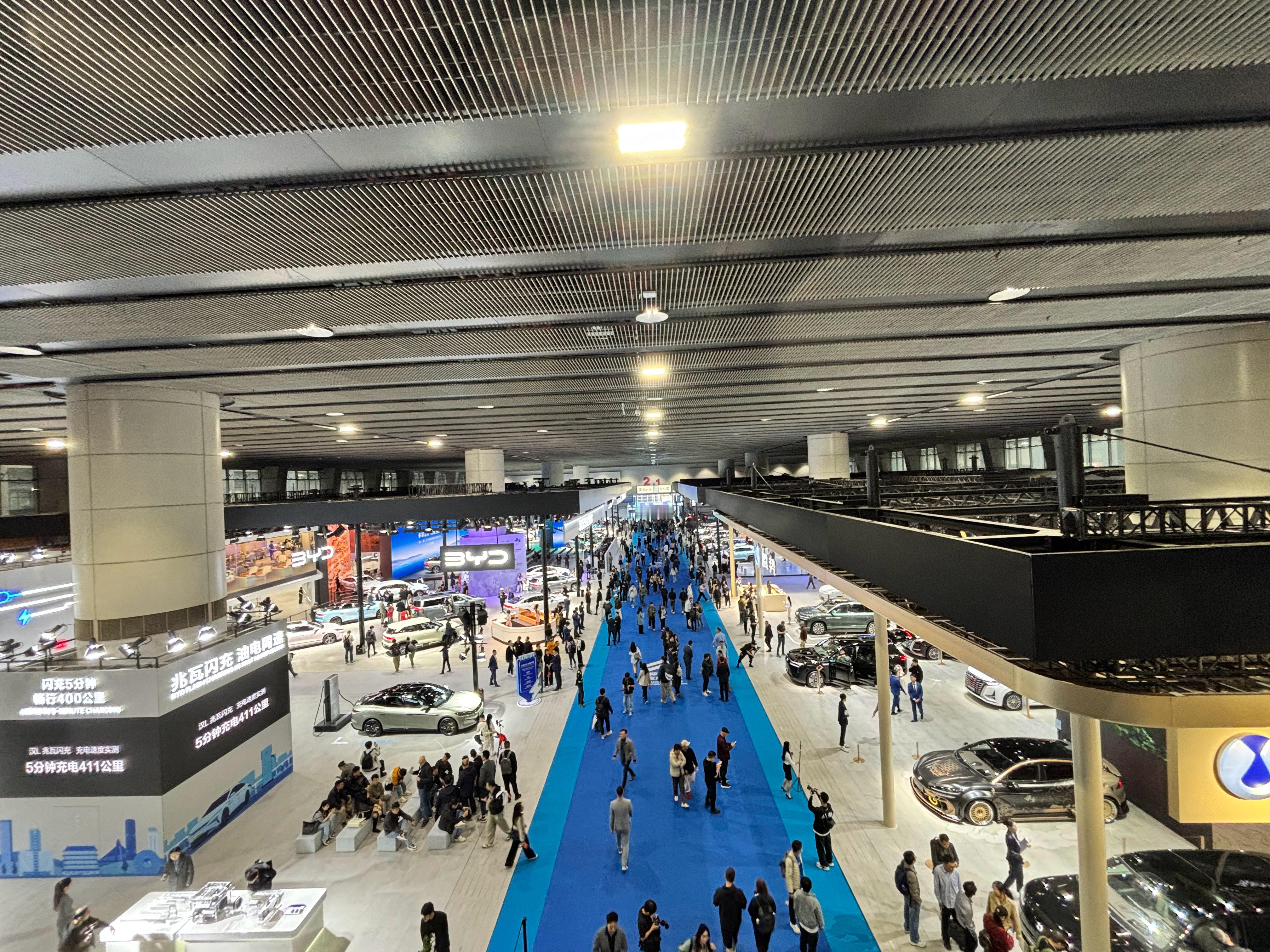 2.1馆，一眼望去全是比亚迪
