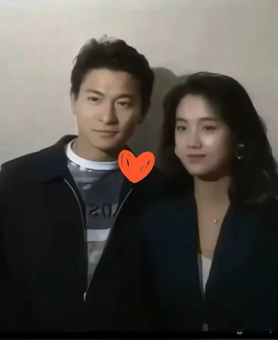 拒绝刘德华，错爱十二年
如今57岁满头白发，
第一眼还能认出她是谁吗？

当年刘