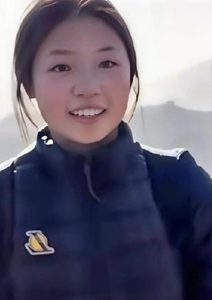 19岁女大学生陈欣妍，不查不知道，特地查了一下才恍然大悟，原来她是个藏着大能量的