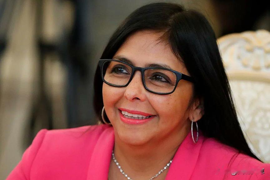 她的真是面目正在暴露。委内瑞拉代总统罗德里格斯做的最愚蠢的一件事情就是将该国的石