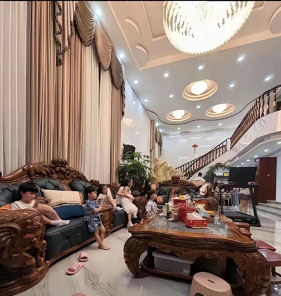 在香港，这属于什么条件的家庭