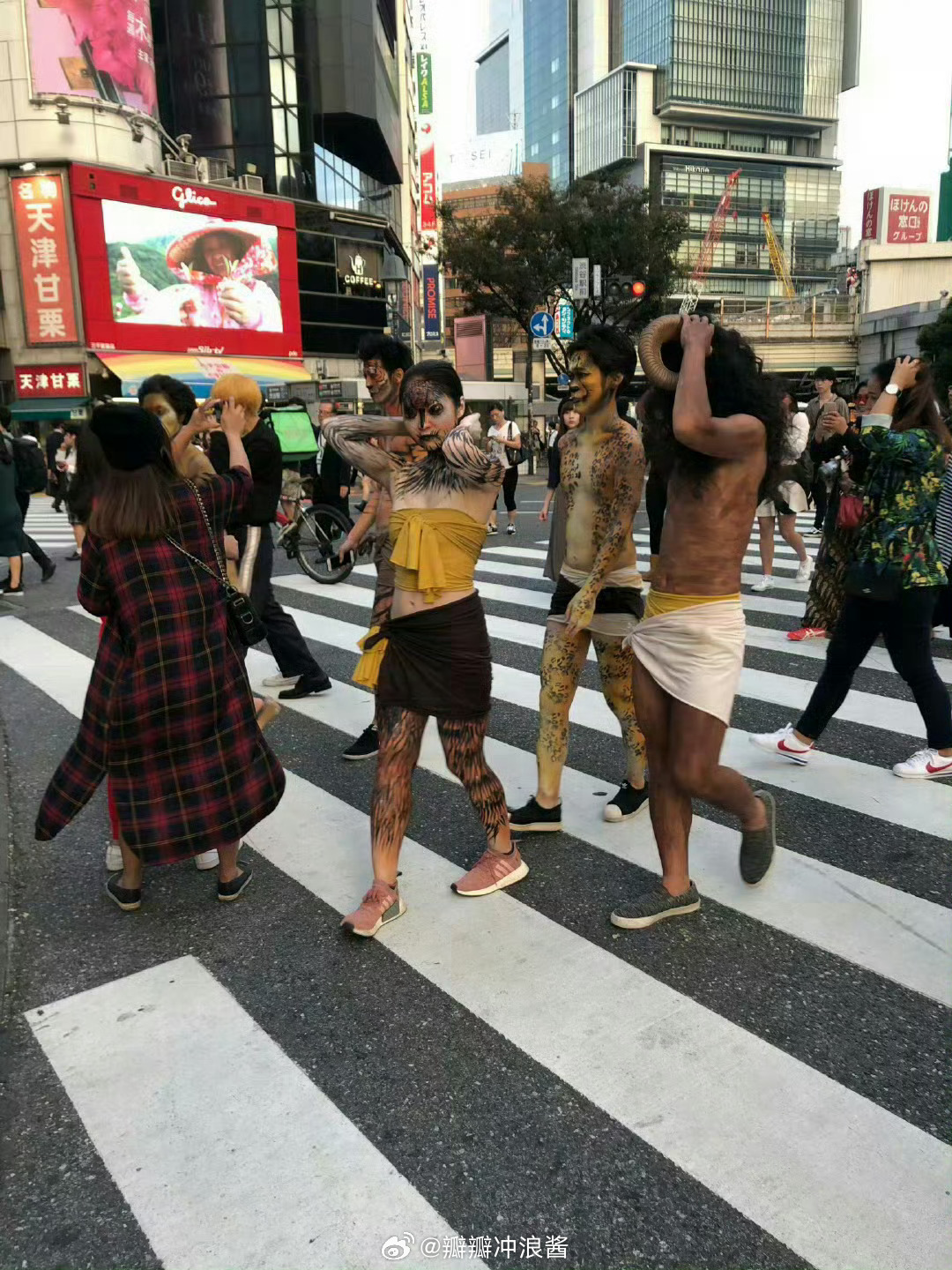 日本的精神小妹……对比起来我们的精神小妹还算正常的了 ​​​