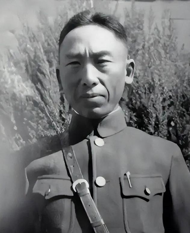 一九四八年十一月二十七日，南京江东门监狱外。"砰！砰！砰！"三声枪响划破寒冷的晨