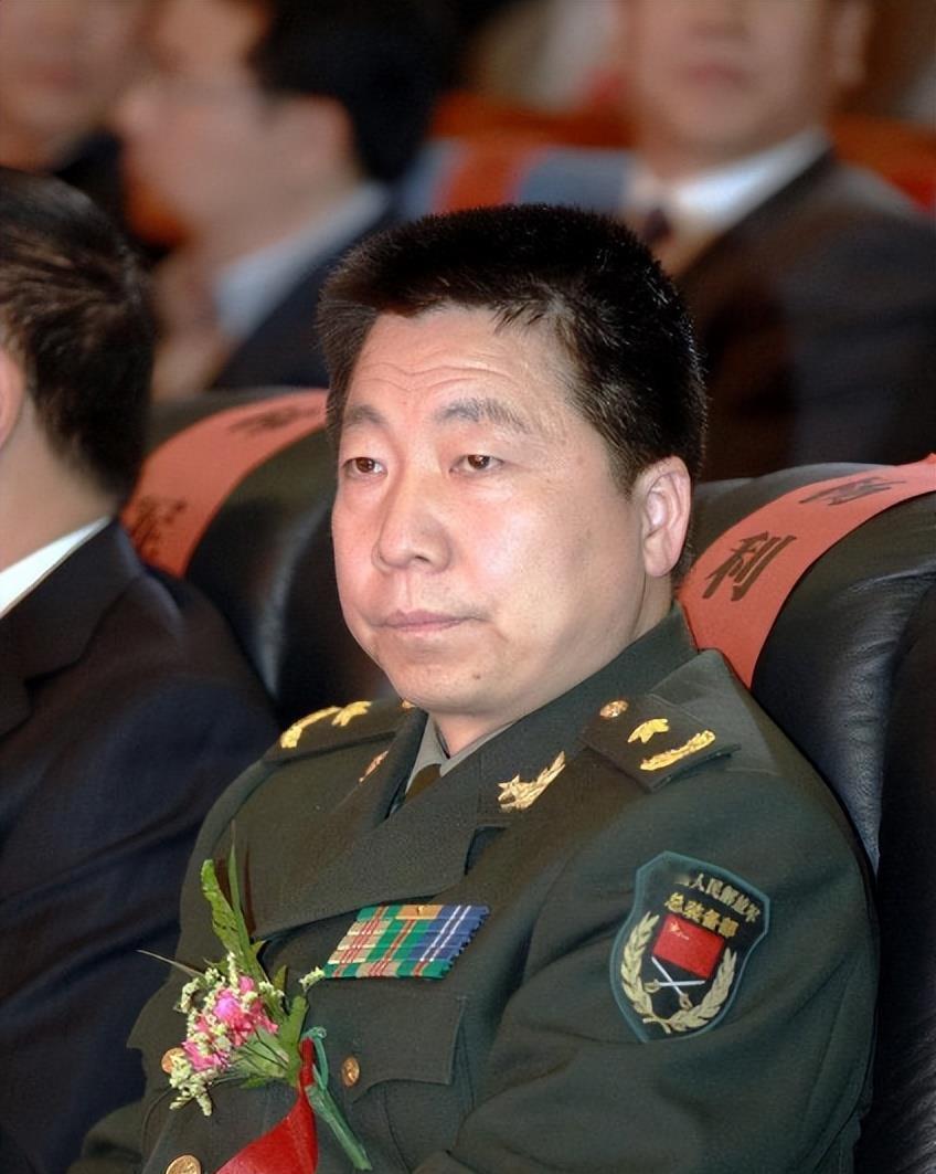 18年过去了，航天英雄杨利伟依然是少将。很多人不平：为何不升中将？说句实话，真不