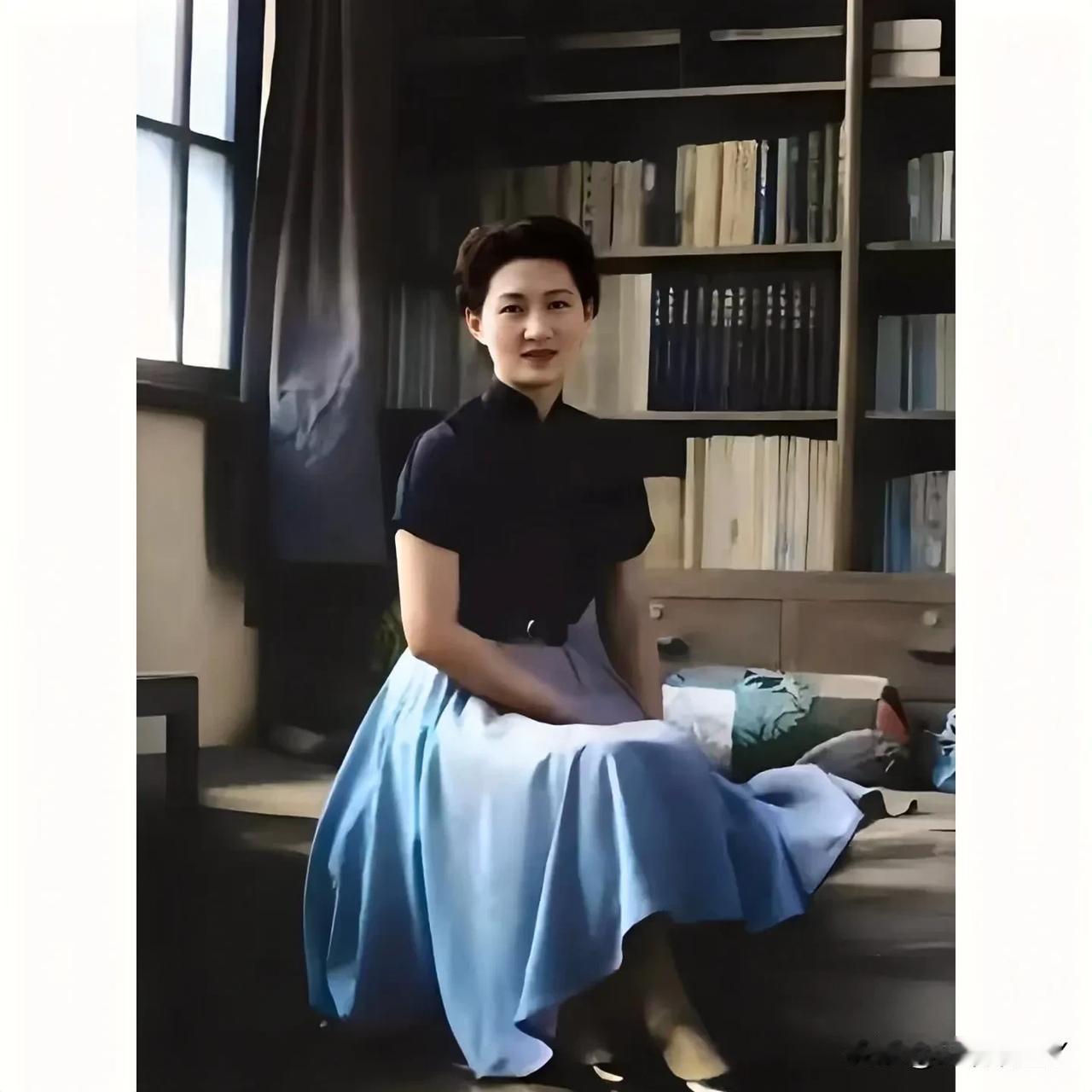 这张照片实在太珍贵了，这才是张学良老婆赵四小姐的真实貌相，并非某演员饰演的，而是