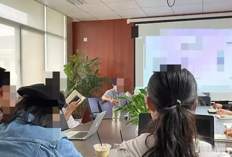 好好的一个候选人，就因为本科不是统招，就被用人部门给挂了。招聘HR找部门理论：你