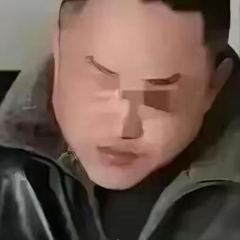 三万块钱，在山东鲁南一个普通村落的土炕上，摊开来能占满半张桌面。

那是2026