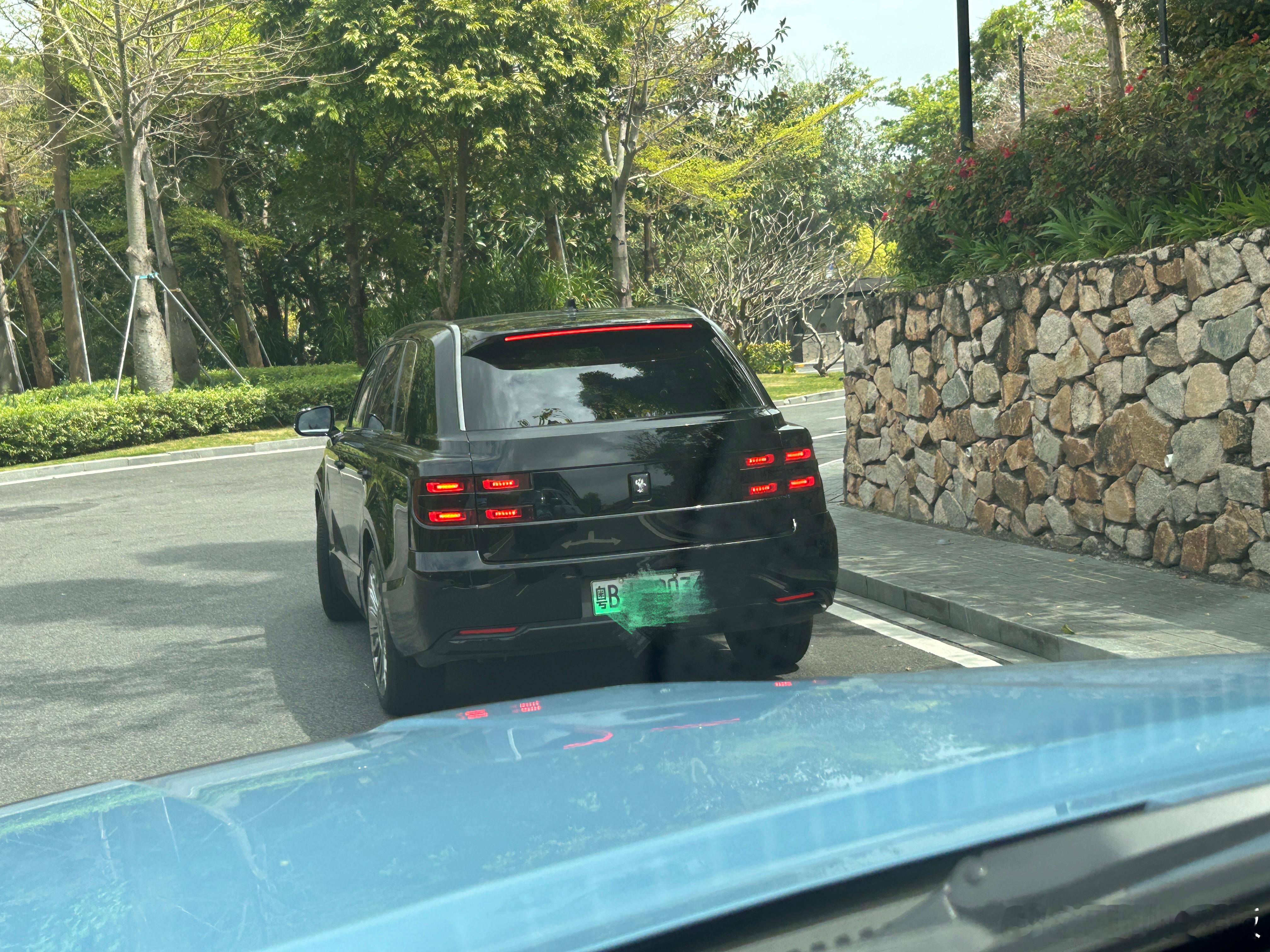 活久见系列，遇到这个车，可能比逛街遇到刘德华还难 