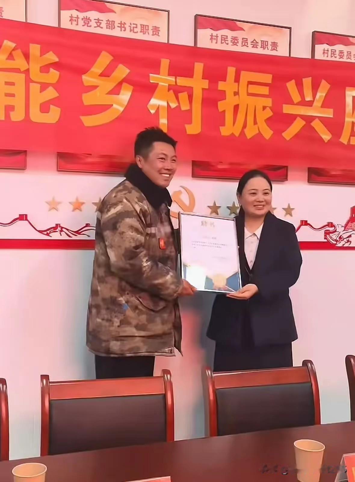 从流量争议到价值回归，吴承言受聘高校当老师背后的思考是什么？
 
当高中学历画家