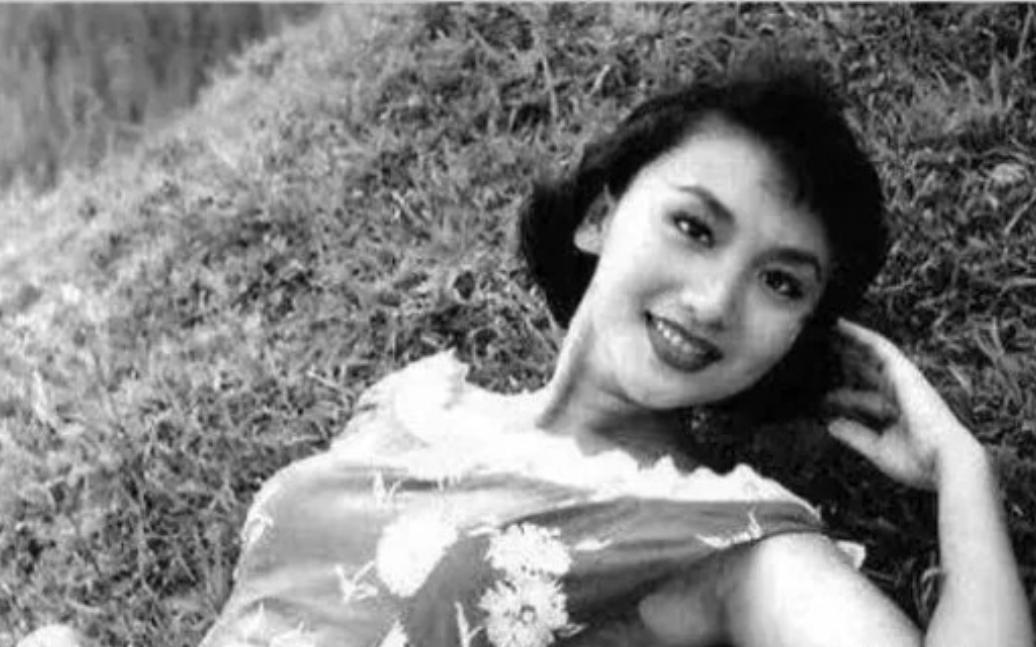 1923年，年近五旬的张作霖刚到天津，偶遇一个身材婀娜的年轻女孩，随从说：“一脸