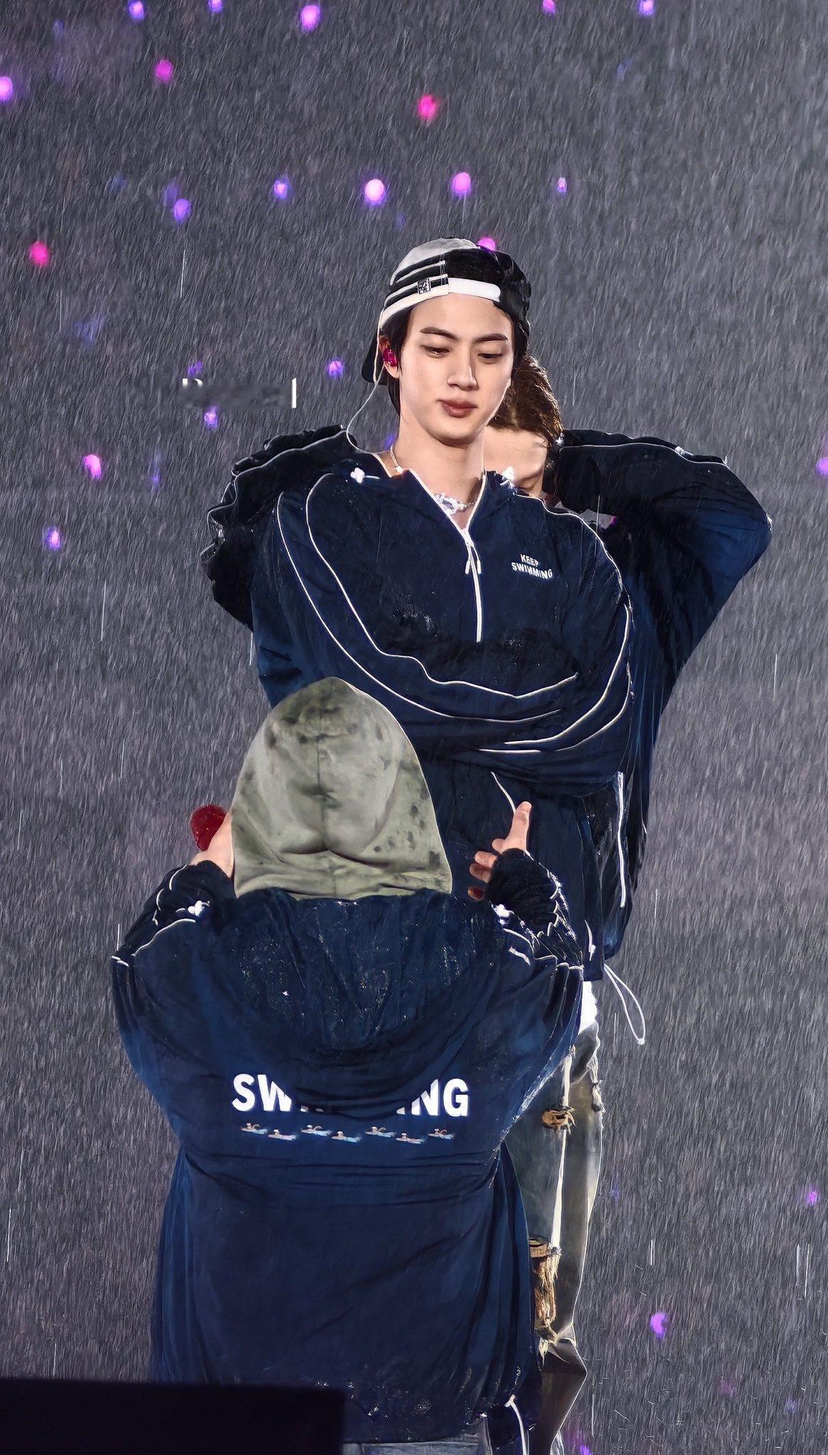 蔻蔻下意识对哥哥伸双手简直萌的我要晕倒了... 