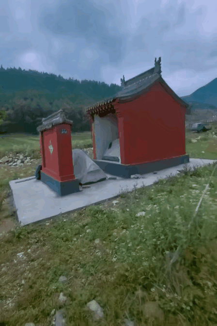 现在的驴友
哪都敢住啊！[黑脸]