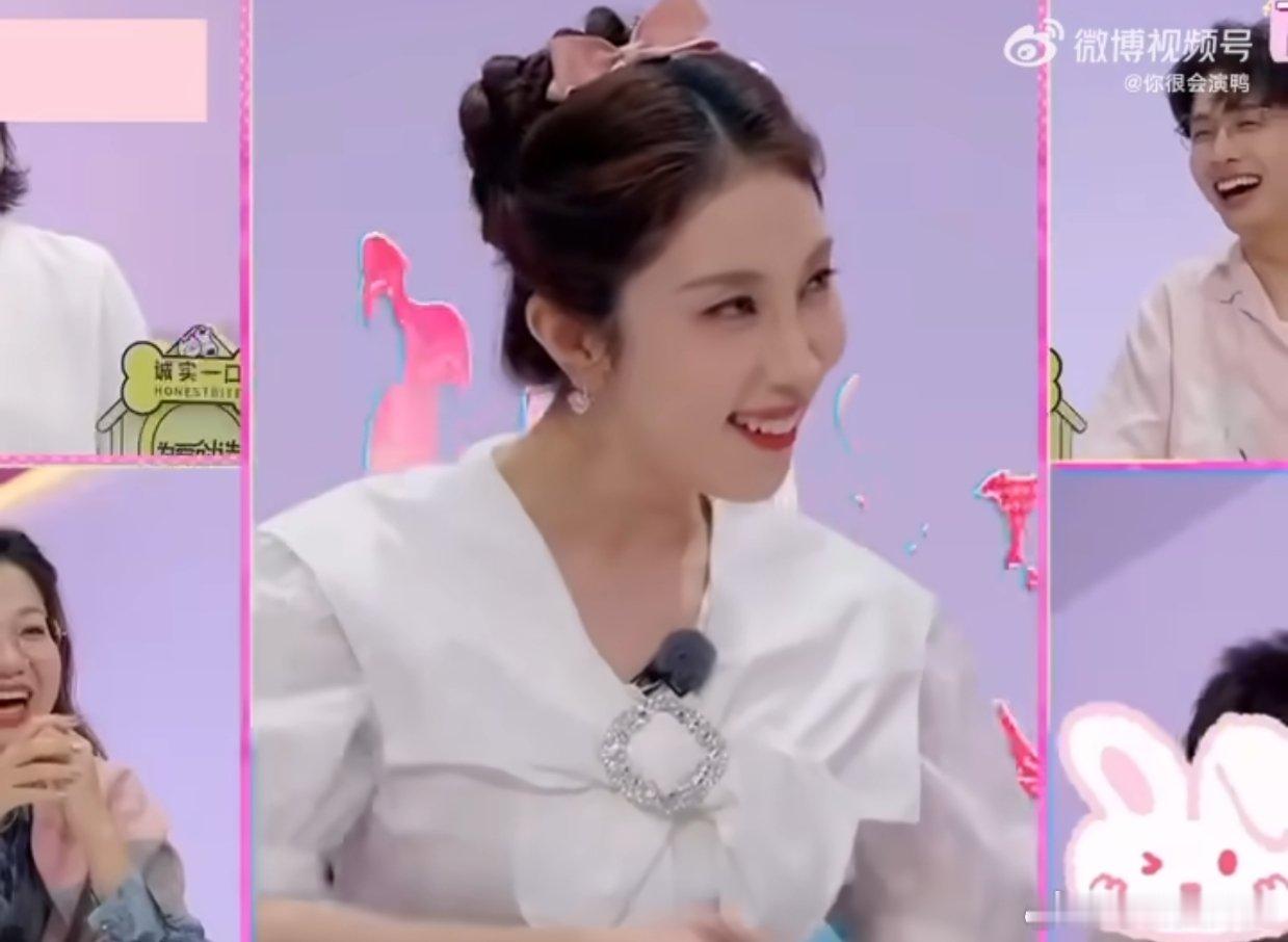 “我不像你有那么多闺蜜”里藏着的小委屈，像极了担心自己在闺蜜心里不够特别的样子，