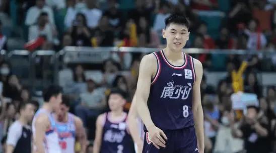 小崔好样的，起码是留在了NBA，10天短合同对于边缘球员来说是一个非常好的机会，
