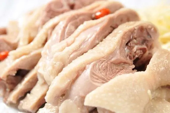 宁波人春天必吃之大肥鹅鹅肉，是清明前后宁波人餐桌上的热门菜之一宁波人对鹅肉的热衷