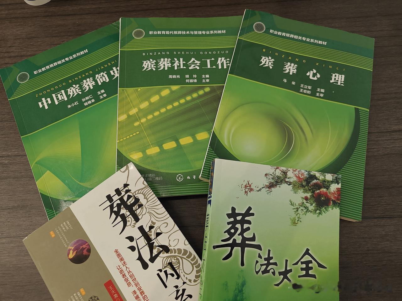 12年前，“心理咨询”名称扎进心里，2年后济南“凡渡心社”创立，一直践行生者“安