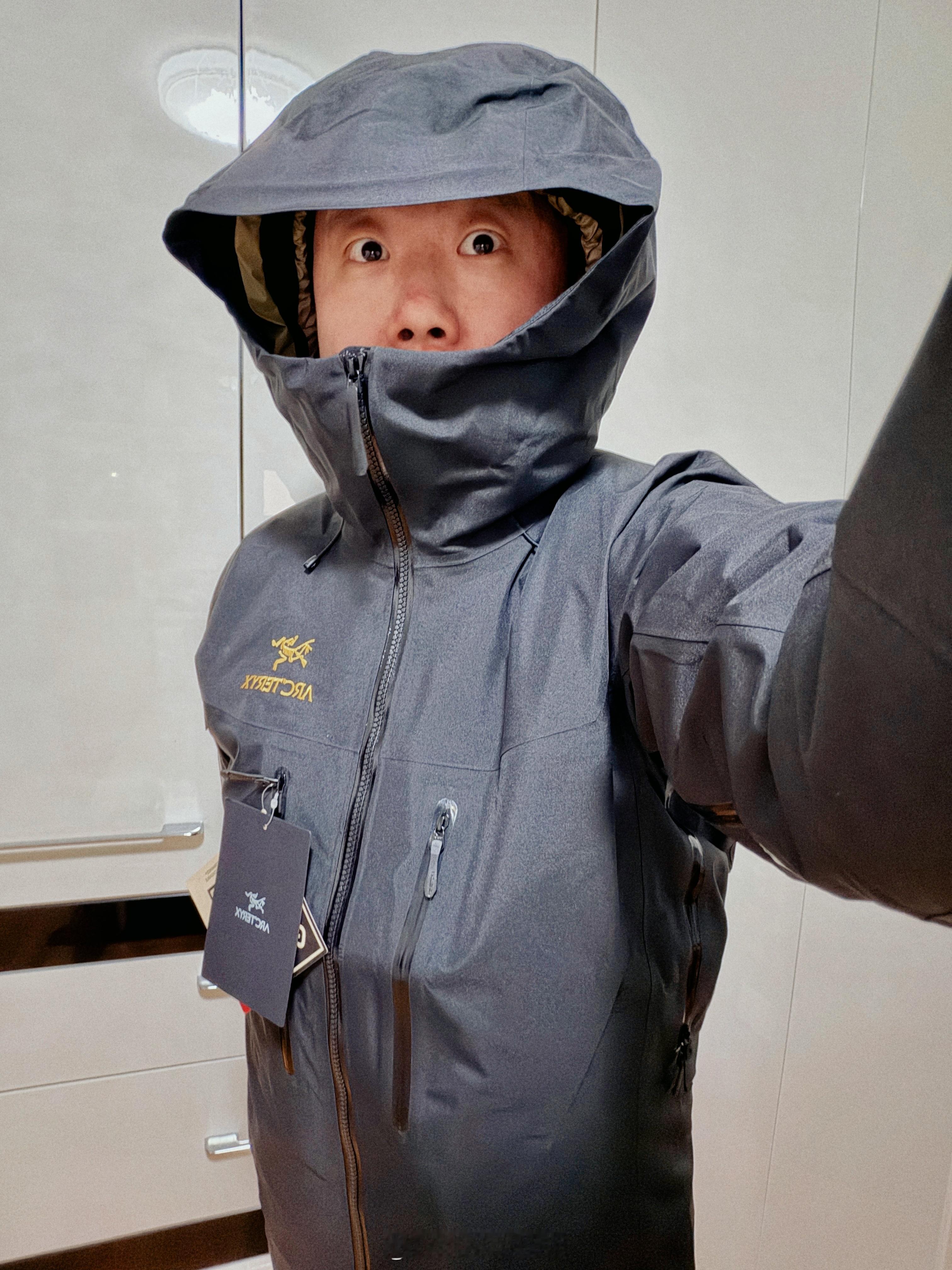 上一件越南产的Alpha SV硬壳买大了，换了件小号的，加产，开森闲来无事开开箱