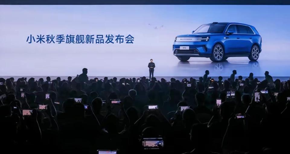 20.99万刚报出来，台下就有人喊17.99万。
一开口，直接砍掉3万元。
雷军
