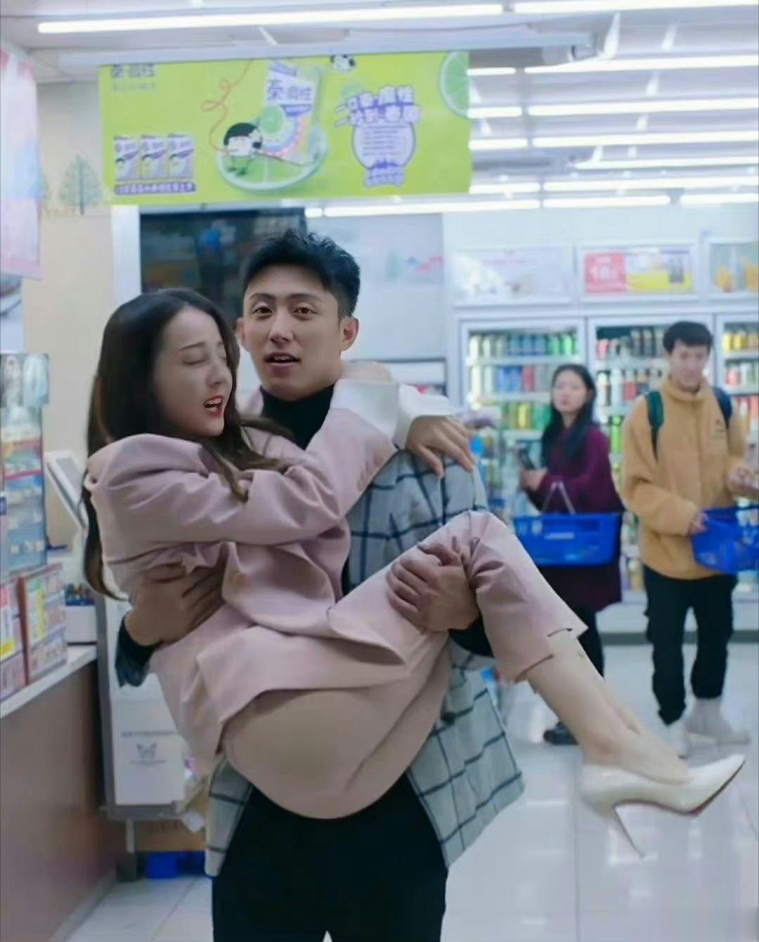 迪丽热巴这腰臀真是绝了 ​​​