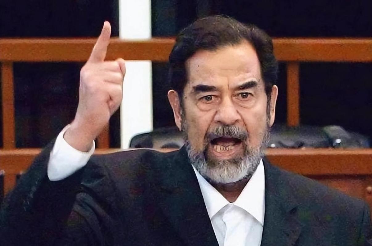 “没有我，国家就完了。”
这句话，几乎是所有独裁者临终前的最后一块遮羞布。

他