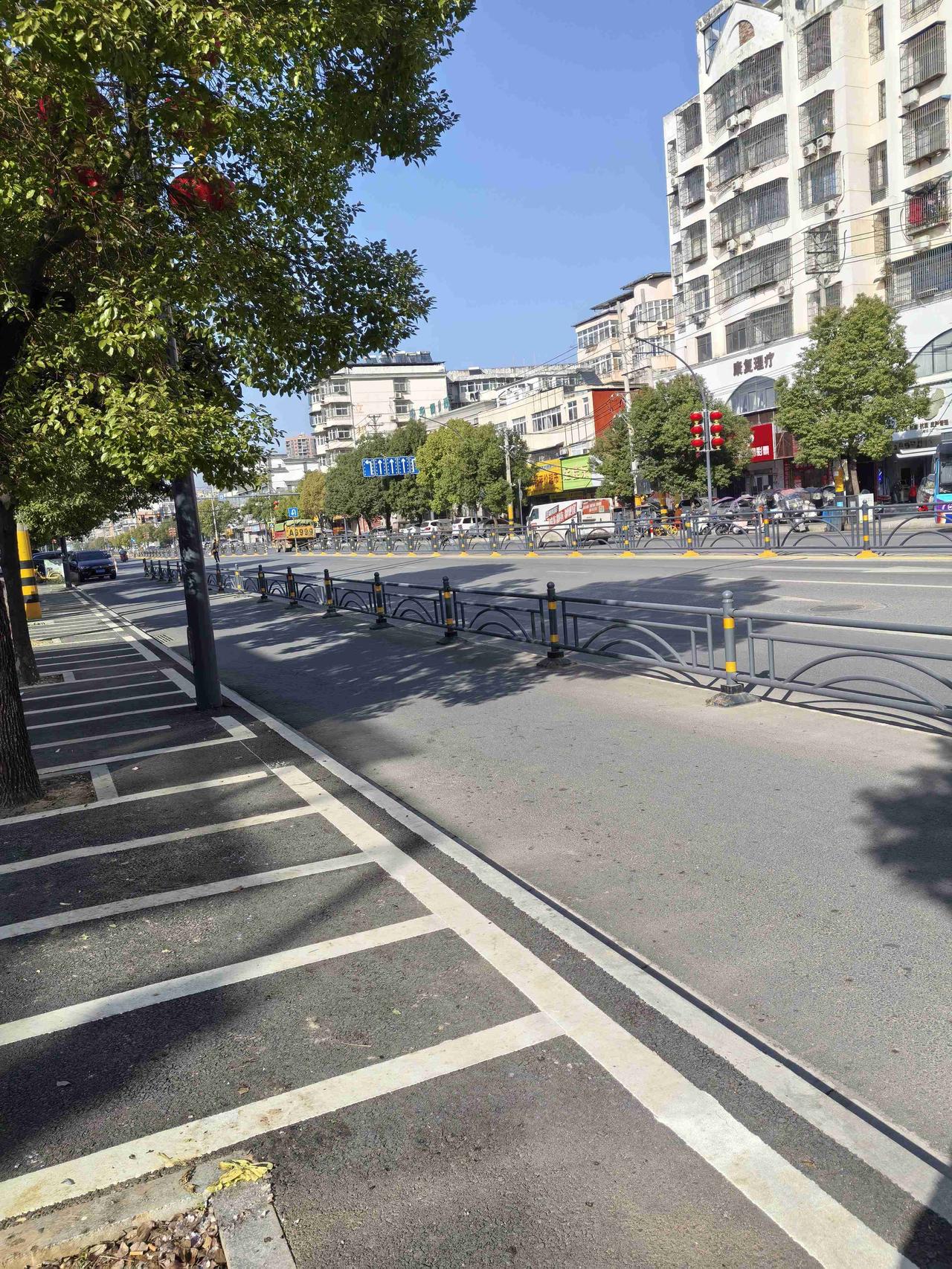 带定位晒今日生活 今天鄂州的天气简直绝了！早上6点出门，晴空万里，气温13℃，吹