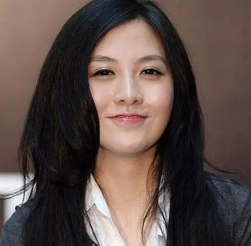香港女富豪纪凯婷，25岁身价已80亿，却执意爱上湖南“穷小子”。



主要信源
