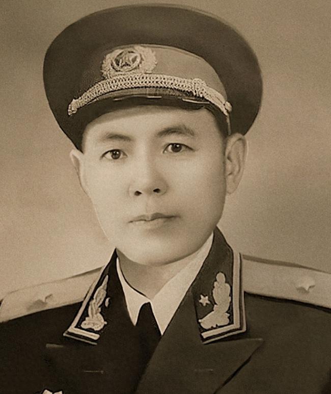 1949年，南京解放后，一个阔太太穿着旗袍来到了35军军部，对门口的哨兵说："我