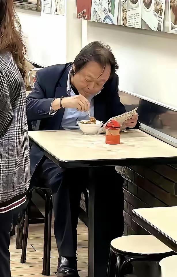 不要觉得自己很了不起，其实都是平台的作用，离开平台你啥也不是。
这话不止一次见过