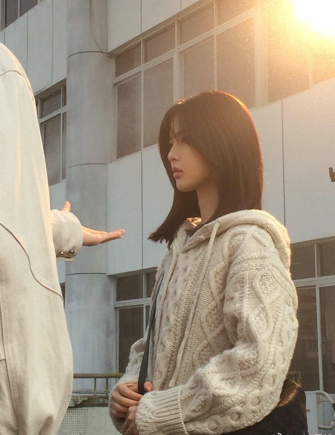 杨超越超话ycy杨超越喜剧之王杨超越郑雨杨超越今天是太阳雨 

“月亮难渡星星，