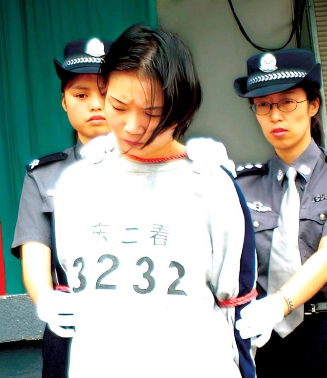 2004年，广东东莞，死刑犯吴艳辉因为在羁押期间已经怀孕，被改判为无期，而与她一