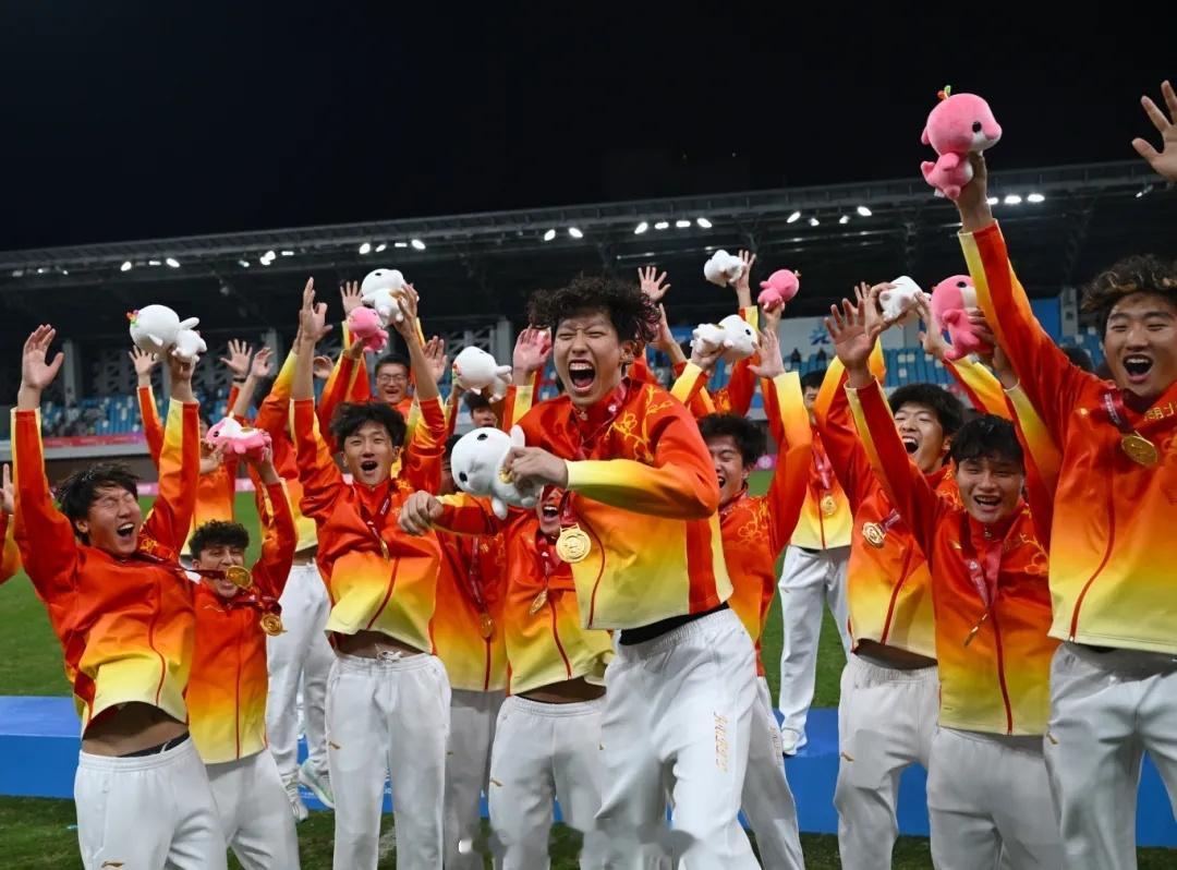 武汉足球助力湖北足球创造全运会新历史11月15日晚，第十五届全运会女足成年组决赛