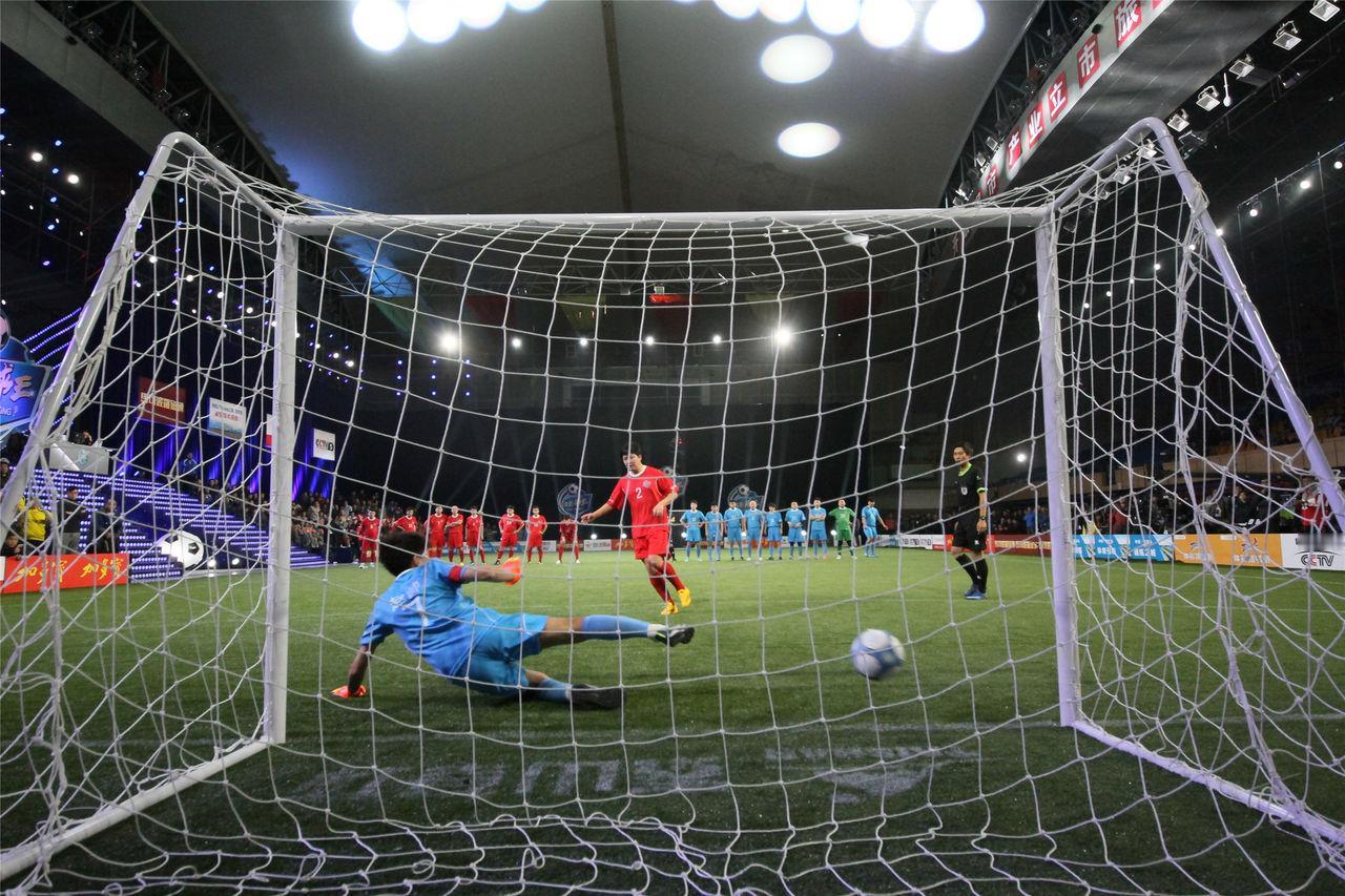 点球补射早就该取消！世界名哨的提议，戳中所有门将的痛点
 
皮耶路易吉·科利纳在