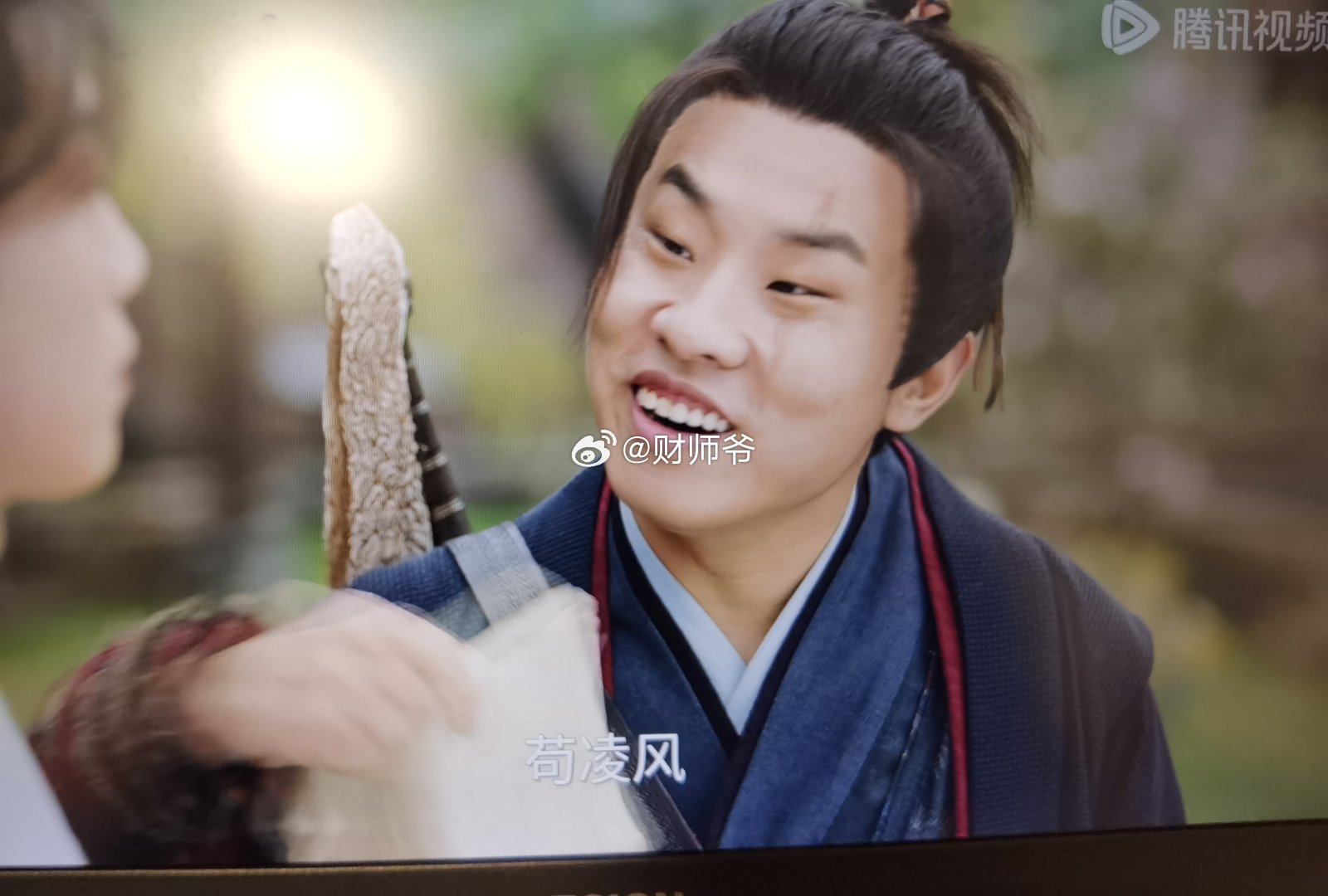 推荐一部徐志胜主演的武侠喜剧——《侠客行不通》，笑点很足，比那个《雀刀门》笑点多