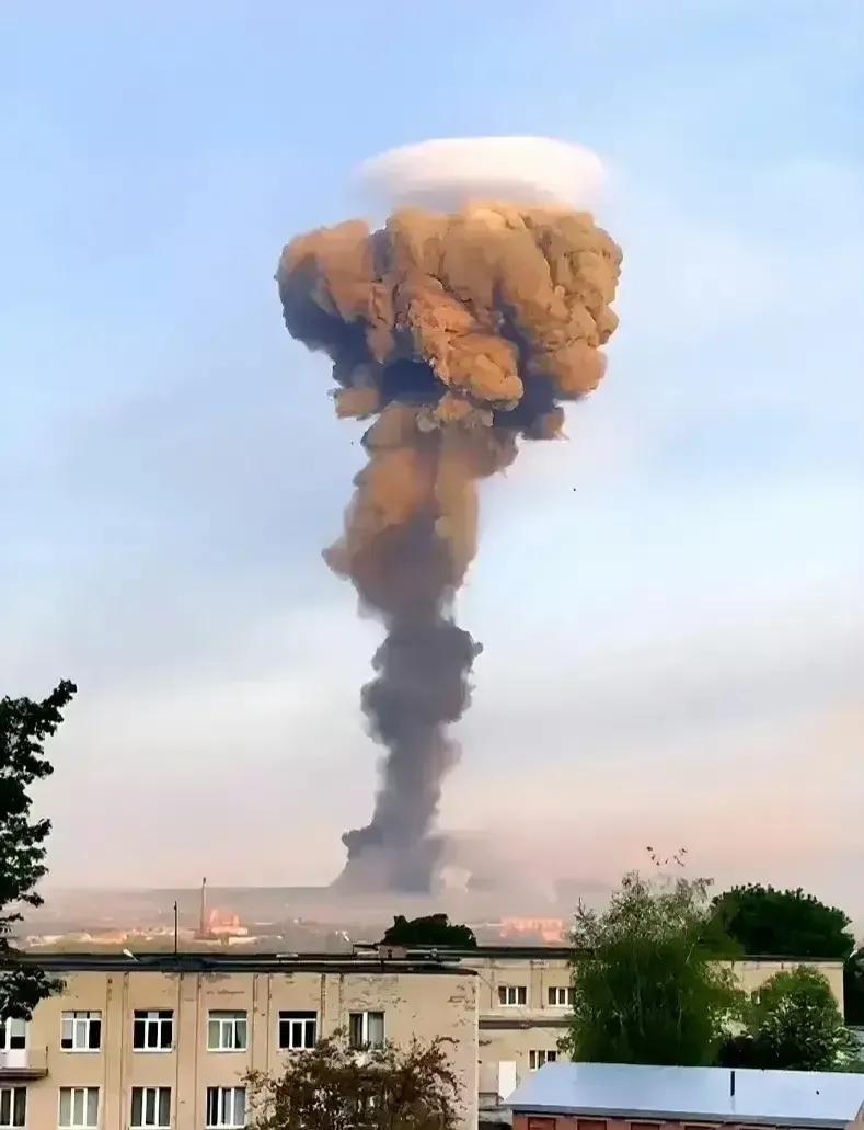 3.4级地震！昨天俄军对乌‬克兰空中‬打击，打爆了赫梅利尼茨基、捷尔诺波尔等地的