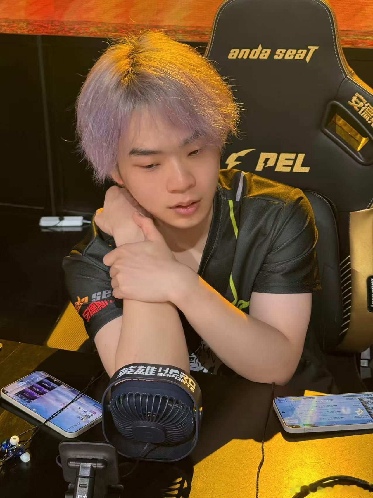 4AM任单局MVP恭喜4AM任拿下这一局的MVP，整局节奏把控到位，关键团战都能